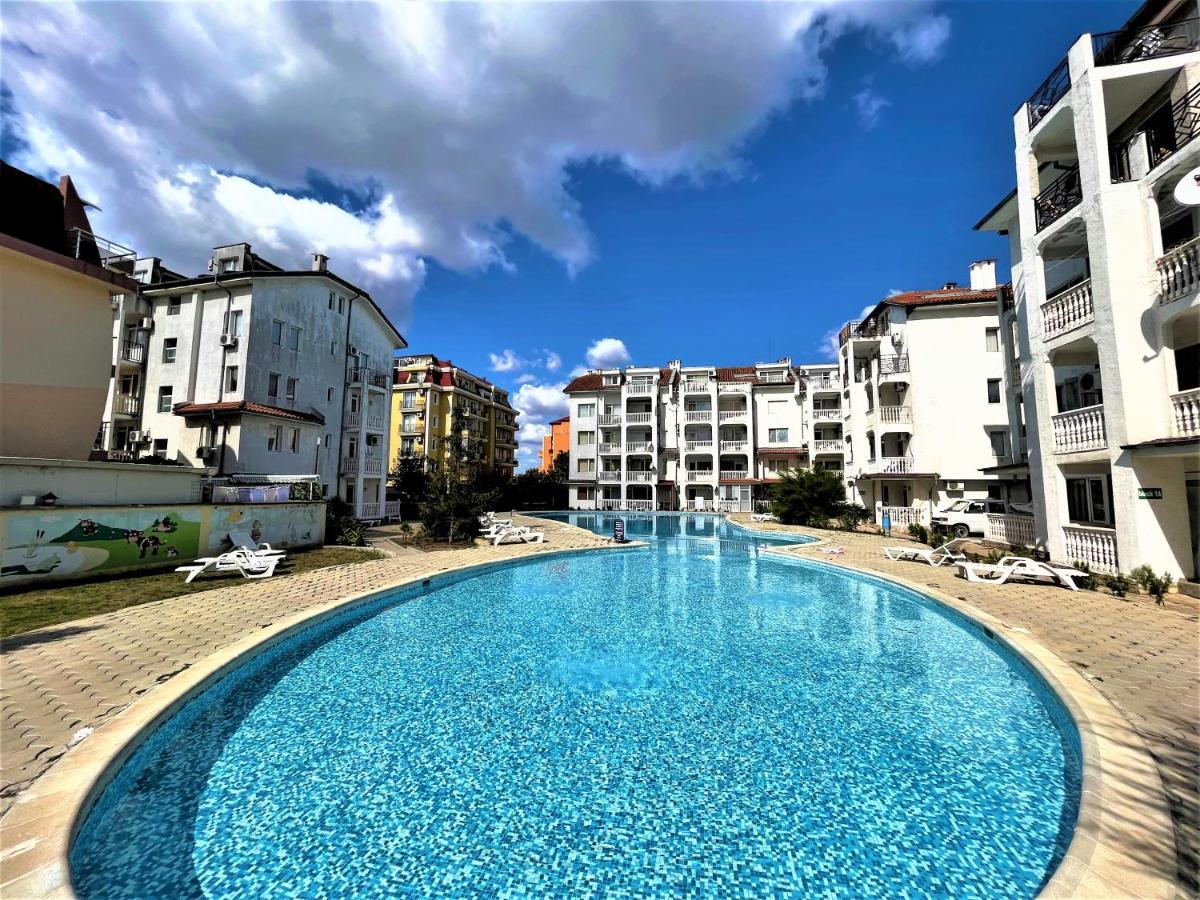 Bravo 5 Holiday Home Сонячний Берег Екстер'єр фото