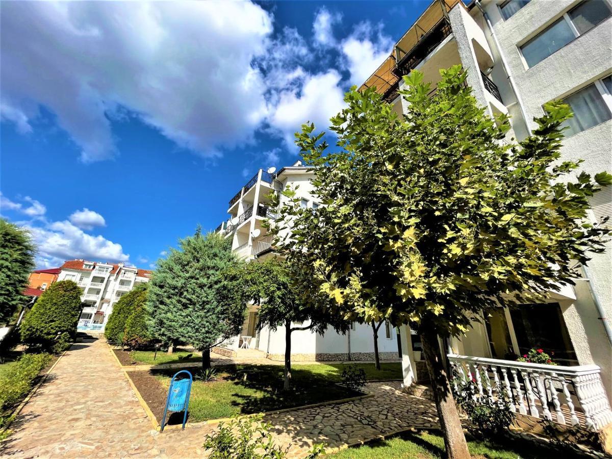 Bravo 5 Holiday Home Сонячний Берег Екстер'єр фото